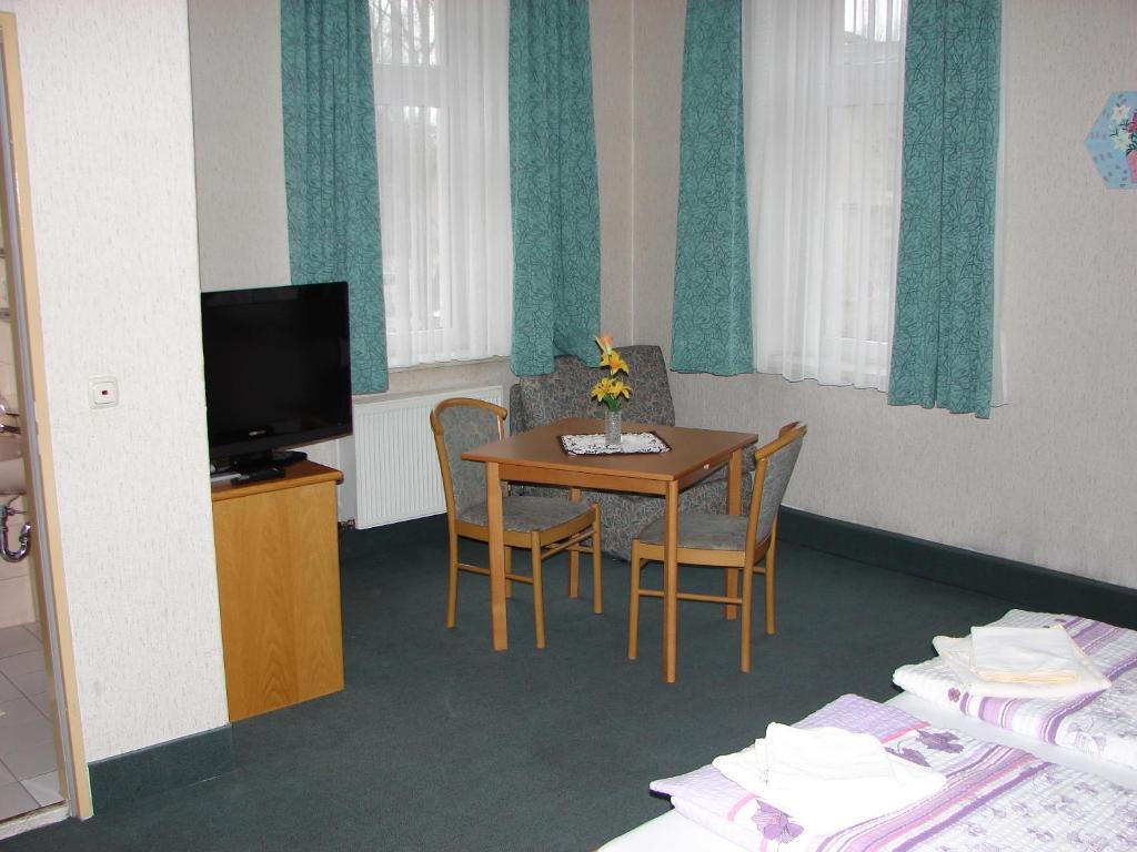 Hotel-Restaurant-Adler Reichenbach im Vogtland Cameră foto